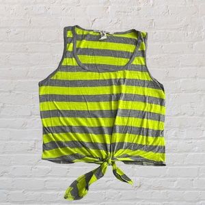 🛍🏙3️⃣ for $1️⃣5️⃣ American Rag gray and neon yellow striped tie front tank top